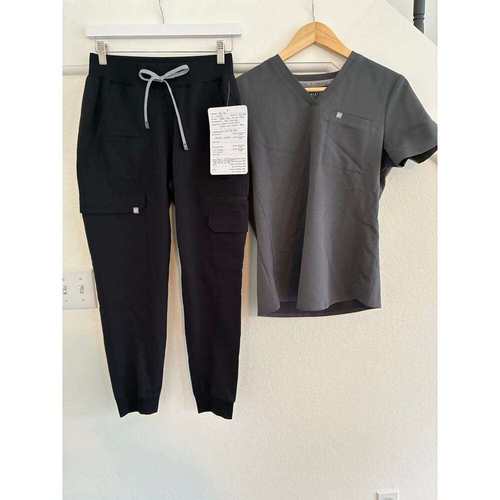 NWT Fabletics Womens XS Short Evoke Cargo Jogger Black & XS Gray Vital Top READ